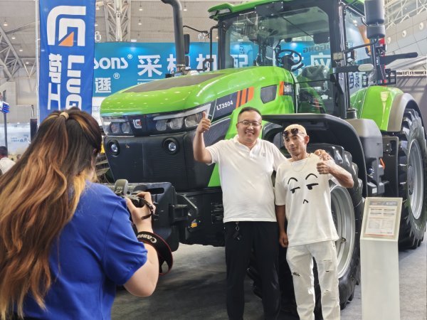 博远策略 特写：在新疆国际农业机械博览会觅商机