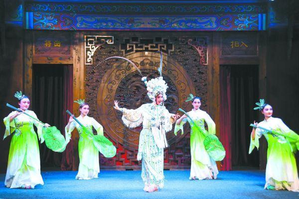 富深所 在传习中感受川北灯戏魅力